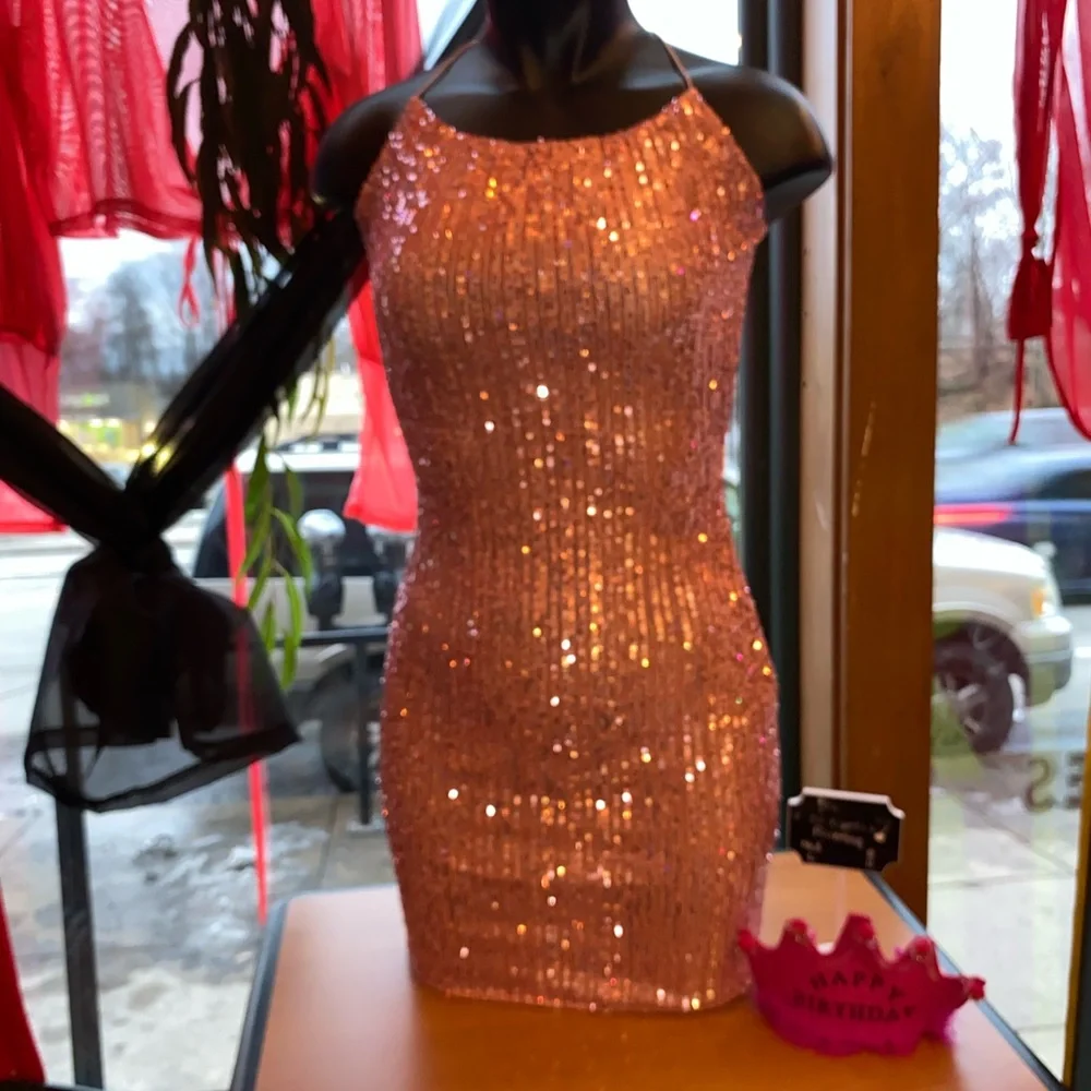 Sparkling Pink Dress backless - Picture 5 of 5